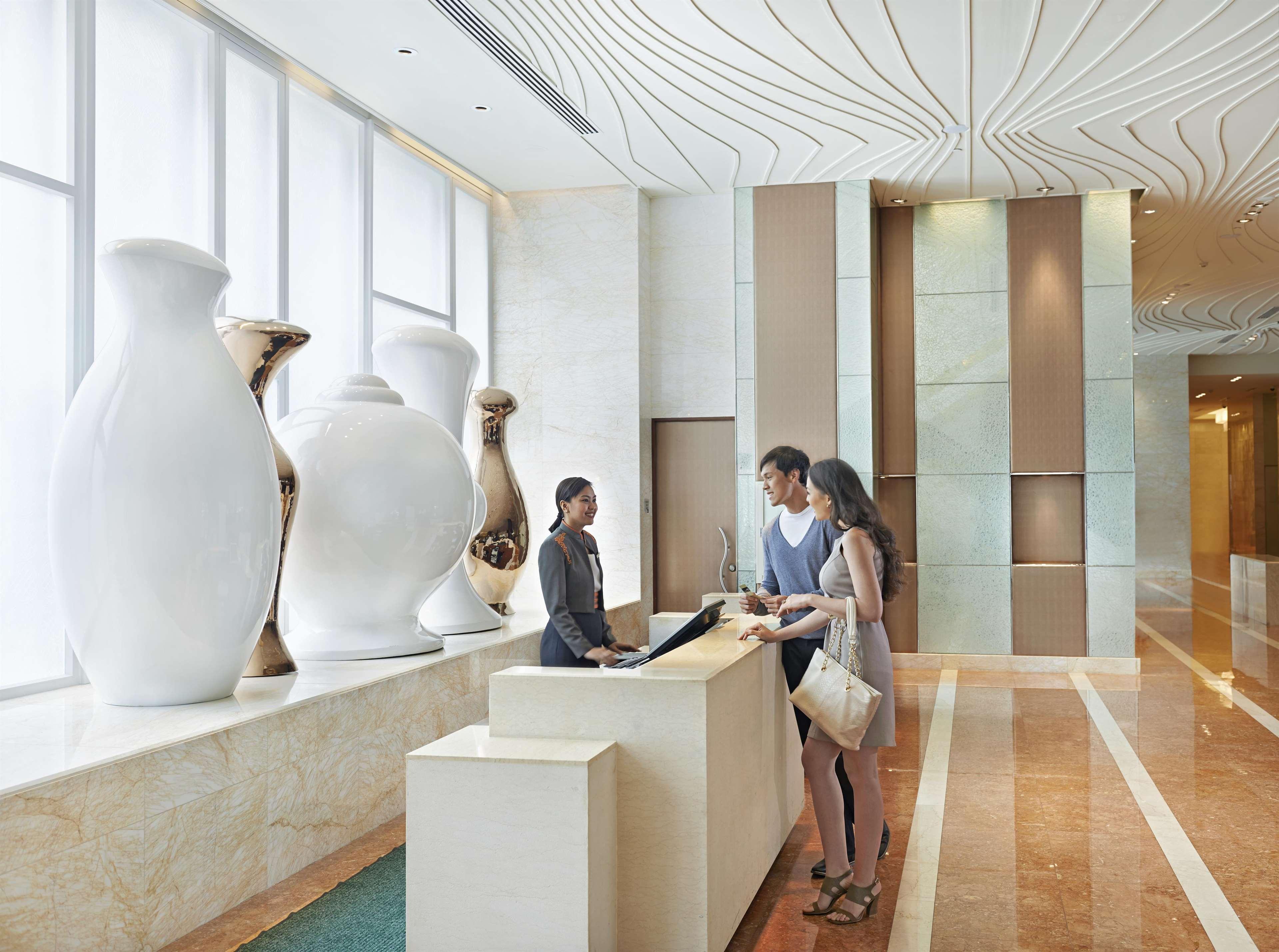 فندق فيرمونت ماكاتي المظهر الخارجي الصورة Concierge at the Mandarin Oriental, Hong Kong