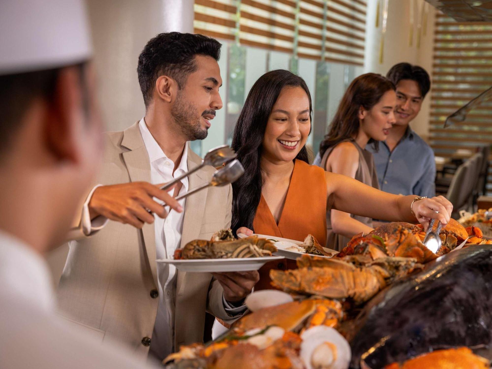 فندق فيرمونت ماكاتي المظهر الخارجي الصورة A buffet at a hotel