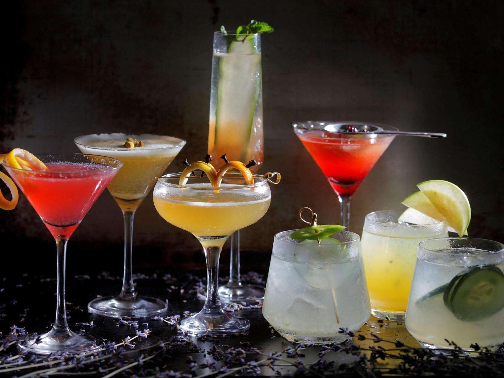 فندق فيرمونت ماكاتي المظهر الخارجي الصورة A selection of cocktails