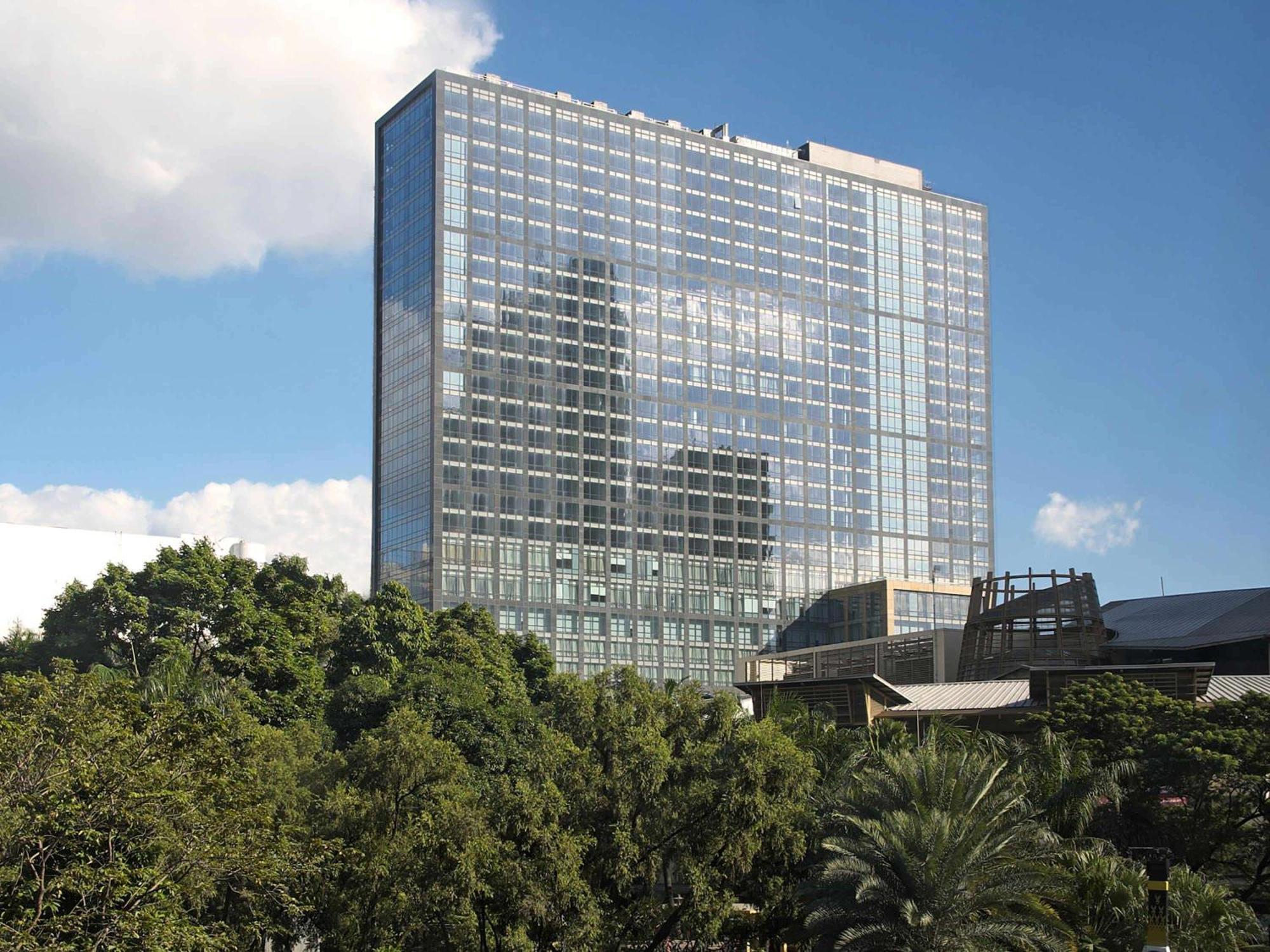 فندق فيرمونت ماكاتي المظهر الخارجي الصورة The 101-story, 1,000-room, 1.2 million square feet (111,000 m2) Hyatt Regency Houston is the largest hotel in Texas.