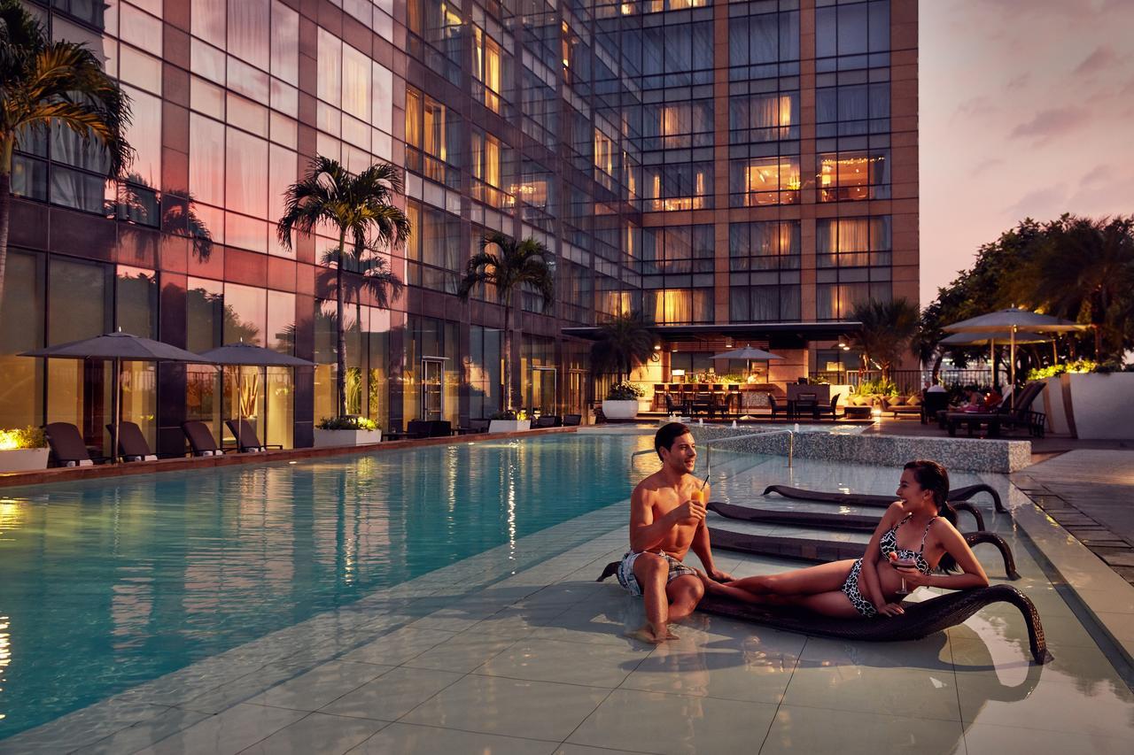 فندق فيرمونت ماكاتي المظهر الخارجي الصورة The pool at the hotel